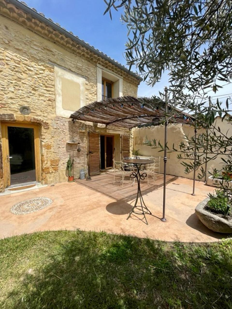 Готель La Maison Bliss Piolenc Екстер'єр фото